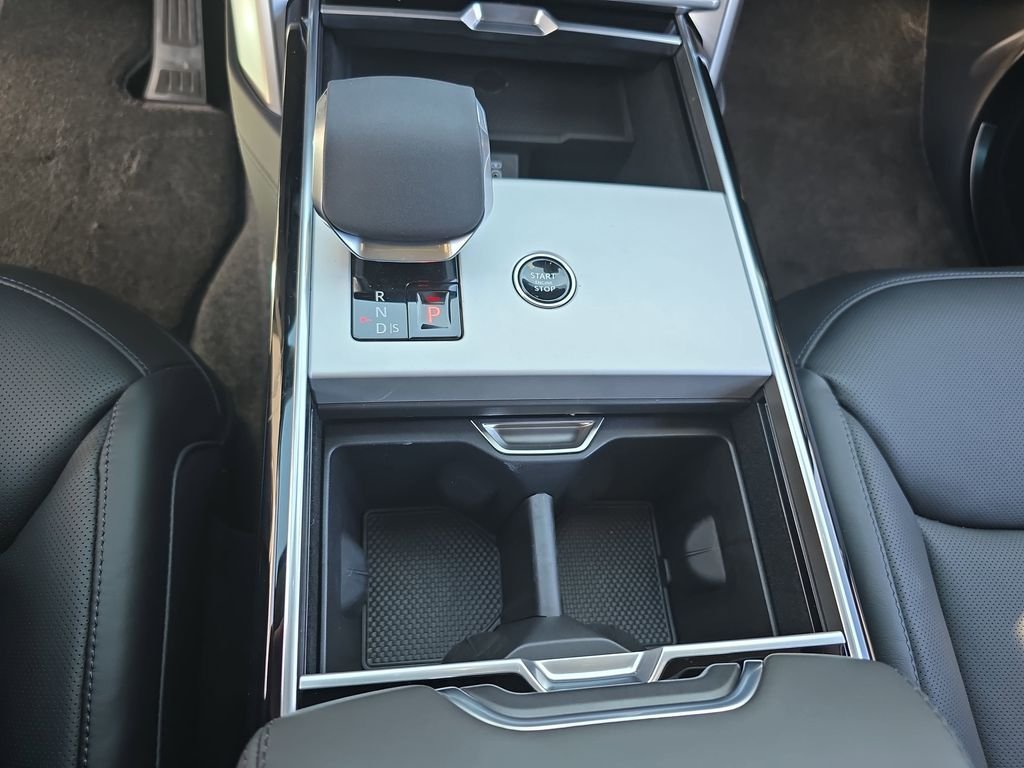 New 2026 Ostuni Pearl White LAND ROVER SE LWB 7-Seats / V8 image 27