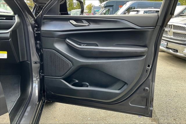 New 2025 Baltic Gray Metallic Clear-Coat Exterior Paint Jeep Altitude X image 26