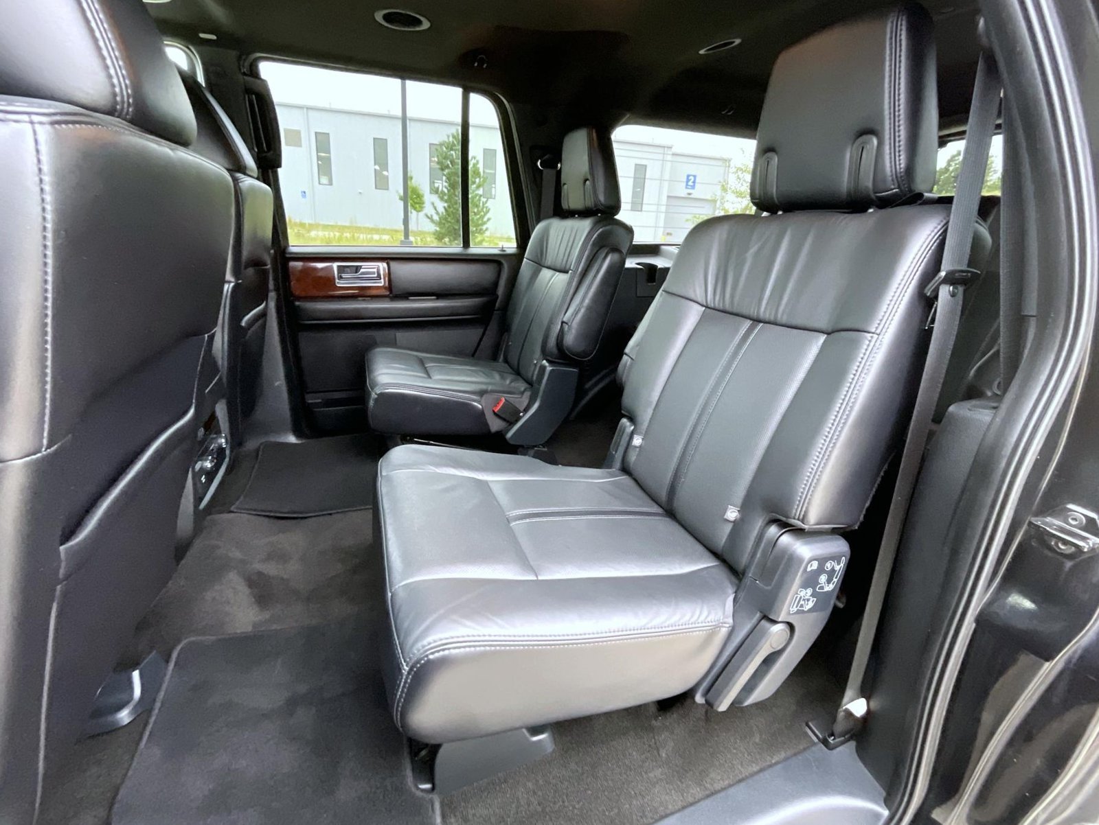 Used 2015 Black Lincoln Base image 22