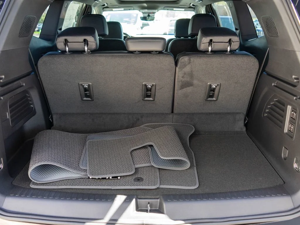 2026 GMC Acadia Denali - Photo 33