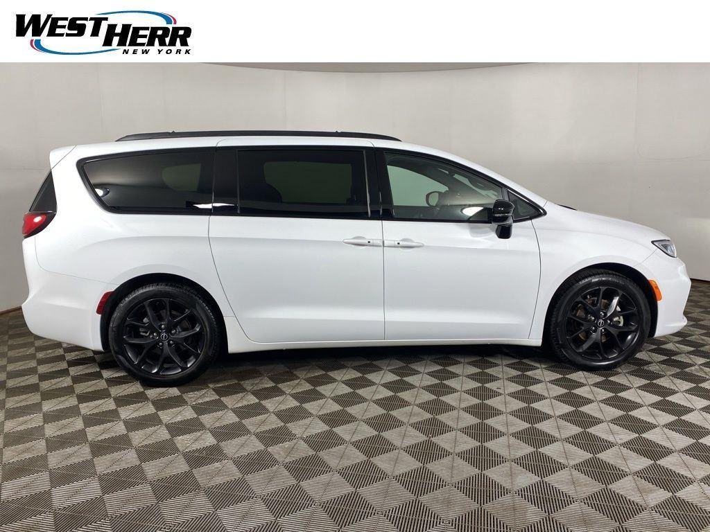 Used 2026 Bright White Clearcoat Chrysler Select image 23