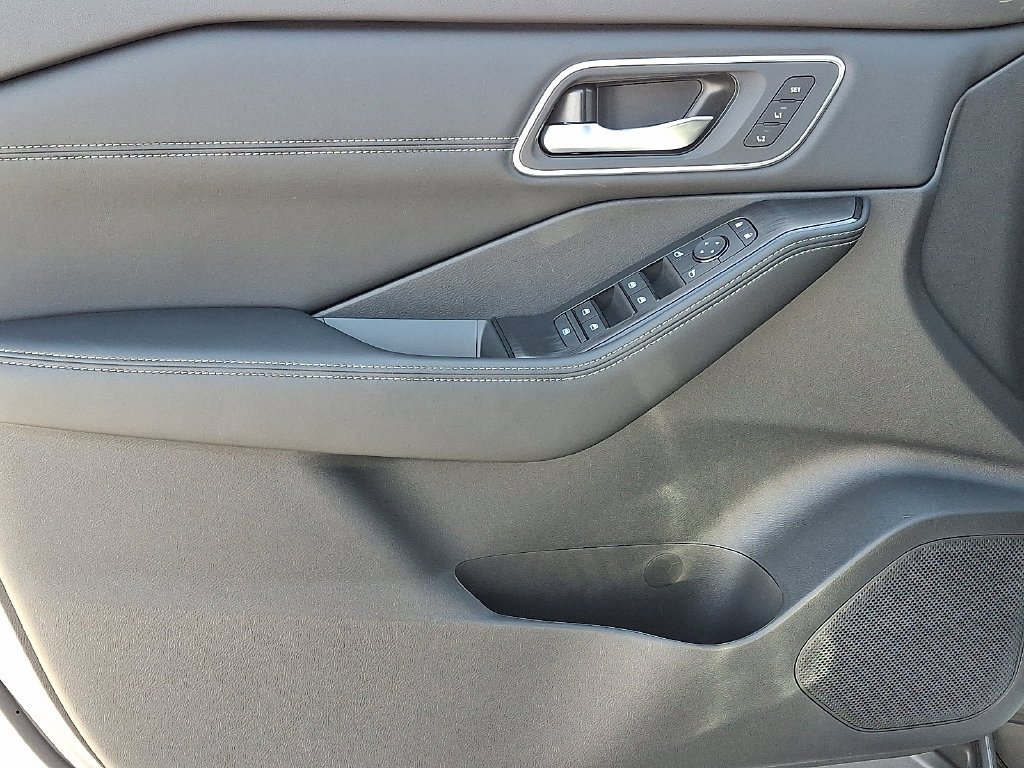 New 2026 Gun Metallic Nissan Platinum image 10