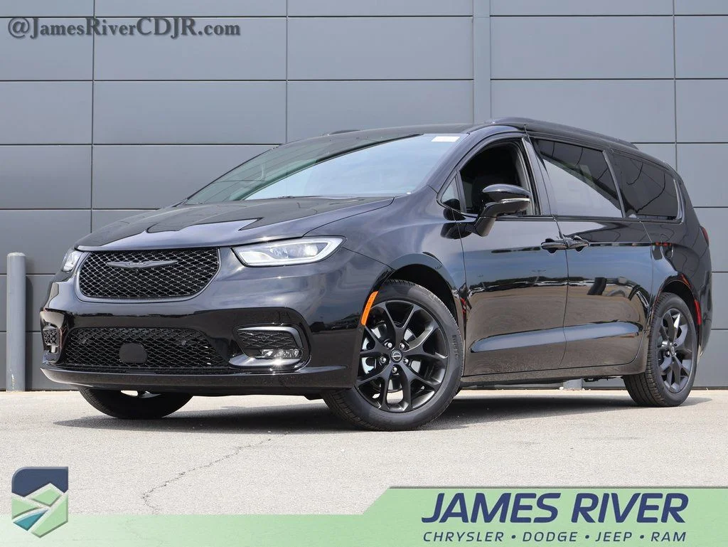 2026 Chrysler Pacifica Limited's photo