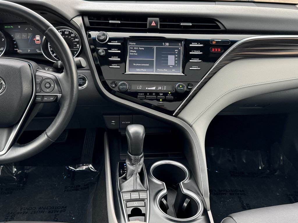 Used 2018 Silver Toyota XLE image 26
