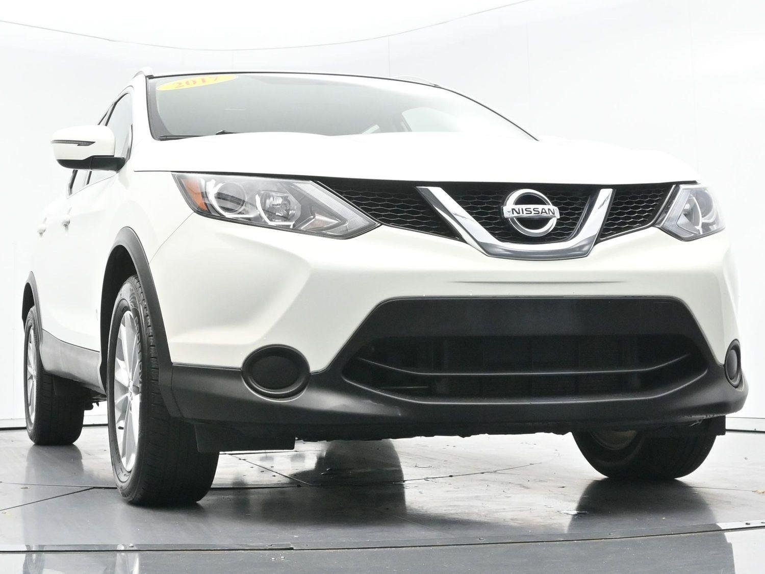 Used 2017 Glacier White Nissan SV image 44