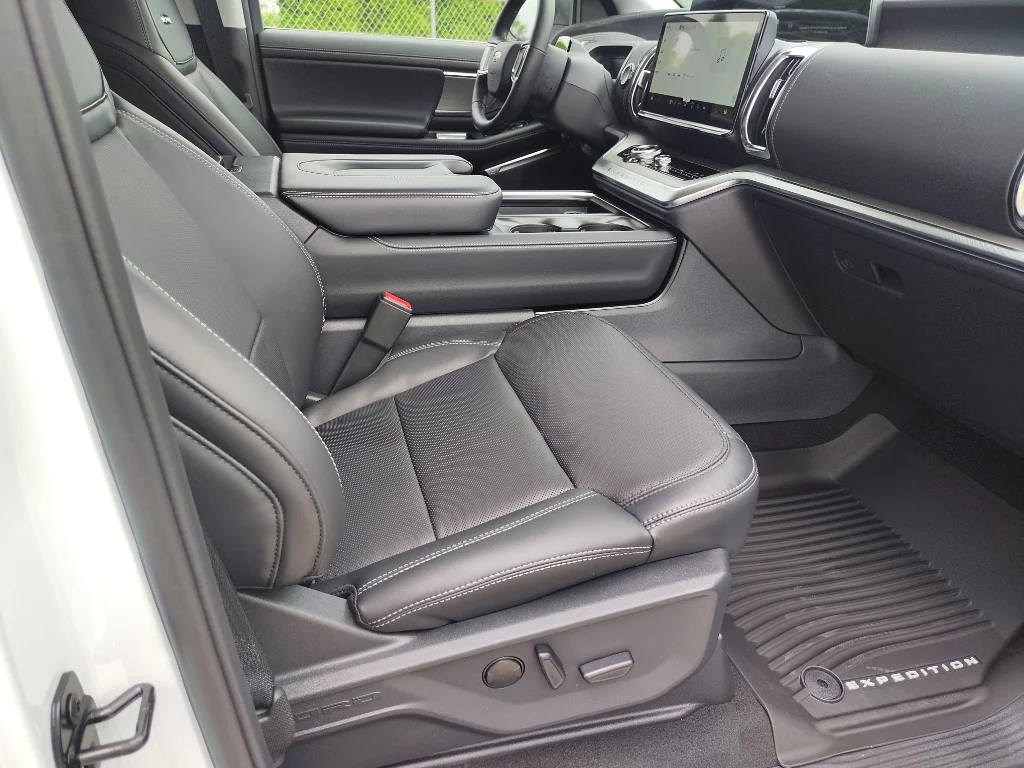New 2026 Oxford White Ford Platinum® image 18