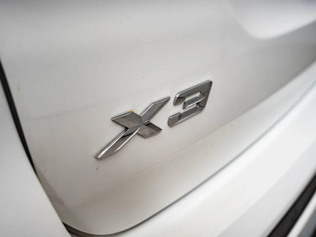 Used 2019 Alpine White BMW xDrive30i image 16