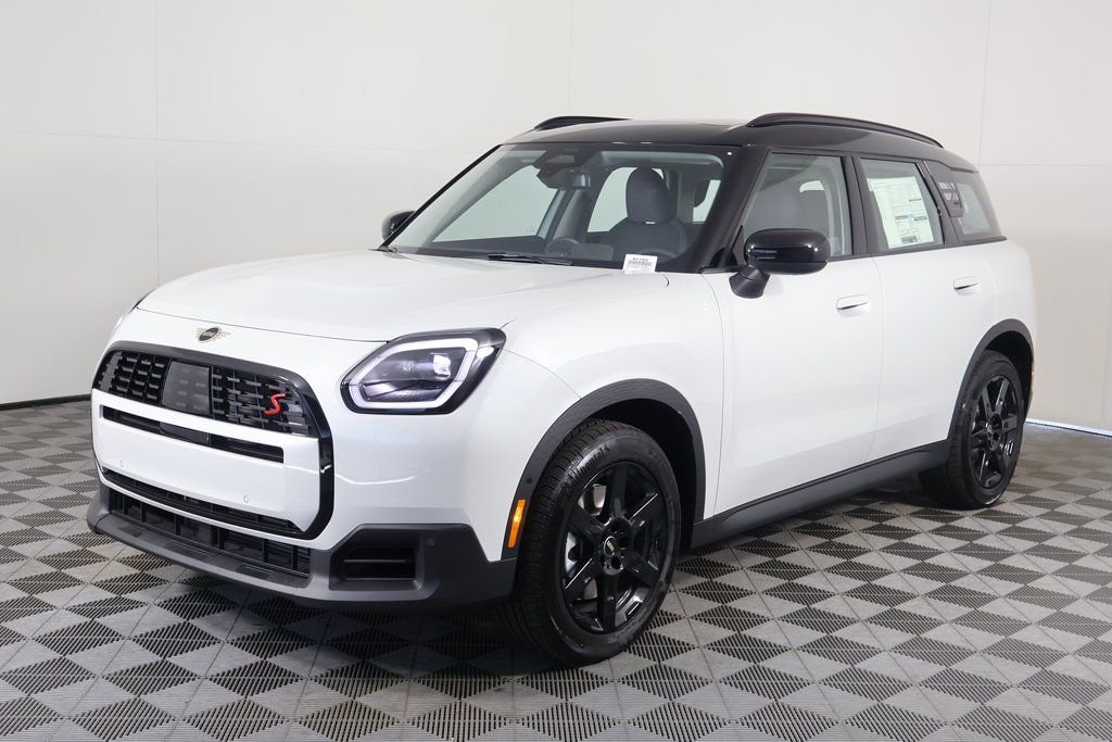 New 2027 White MINI Signature Plus image 1