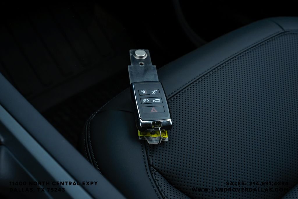 New 2026 Fuji White Land Rover X-Dynamic SE image 53