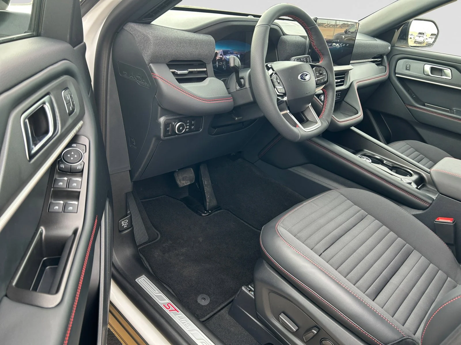 New 2026 Star White Metallic Tri-Coat Ford ST-Line image 13