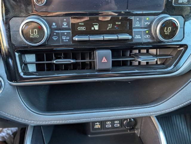 Used 2023 Off-white Toyota LE image 9