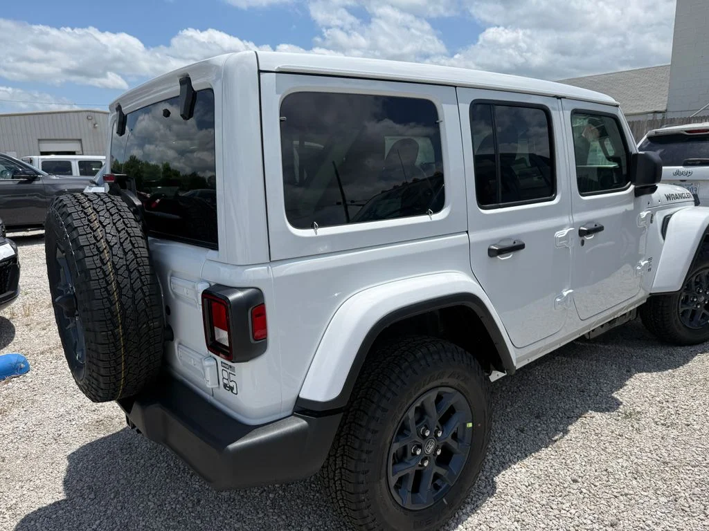 New 2026 White/off-white Jeep  image 4