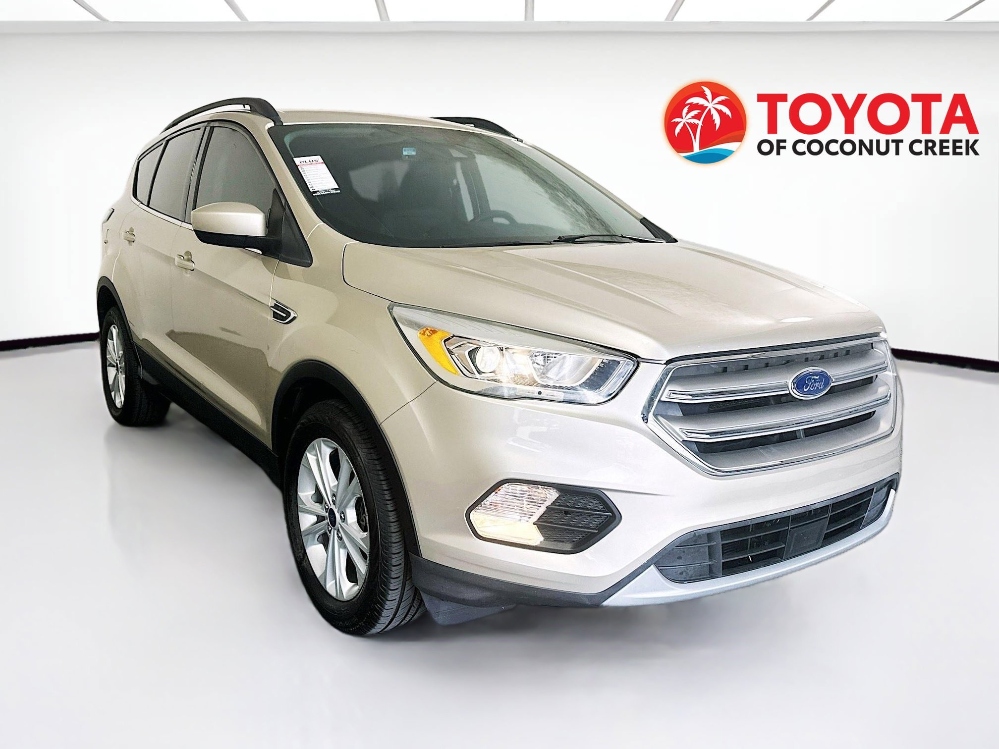 Used 2018 White Gold Metallic Ford SEL image 1