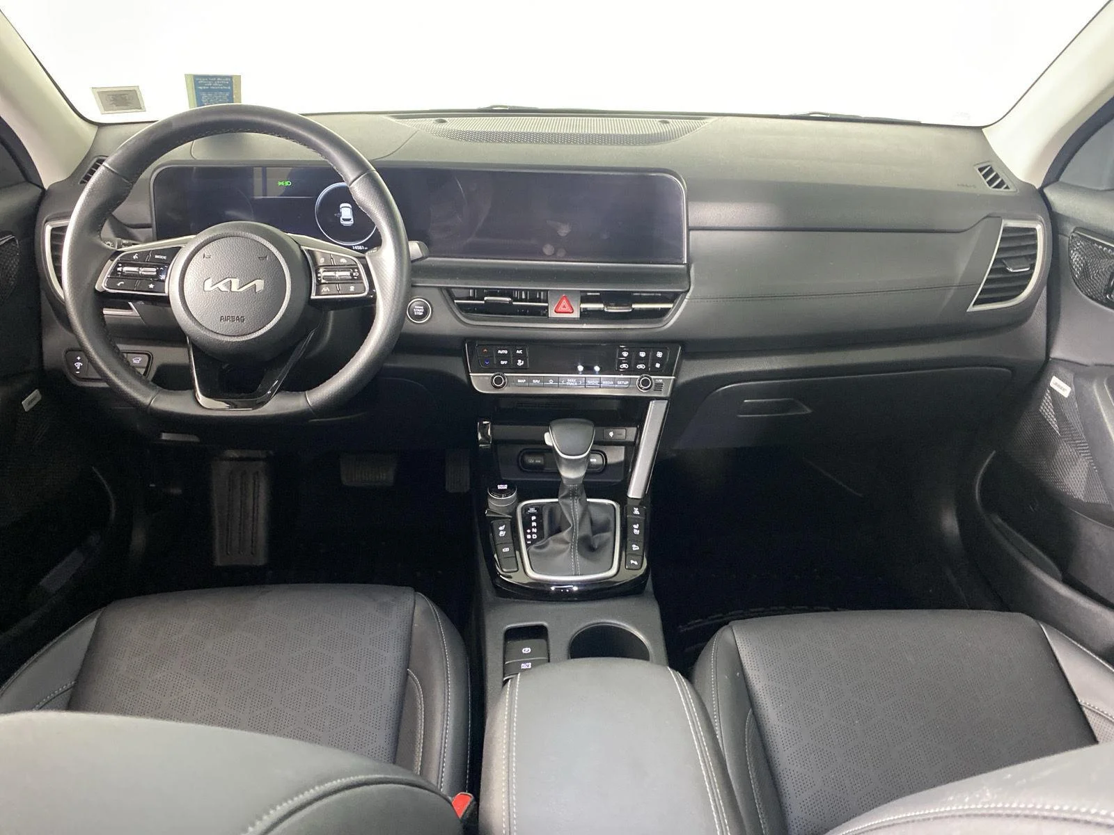 Used 2025 Fusion Black Kia SX image 2
