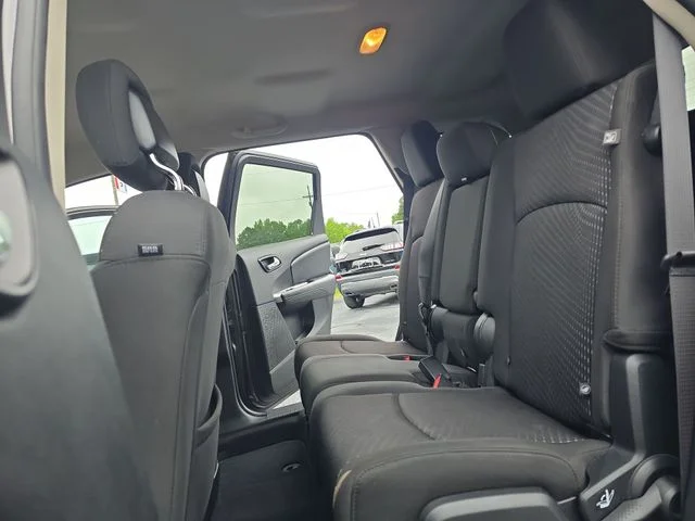 Used 2018 Gray Dodge SE image 16
