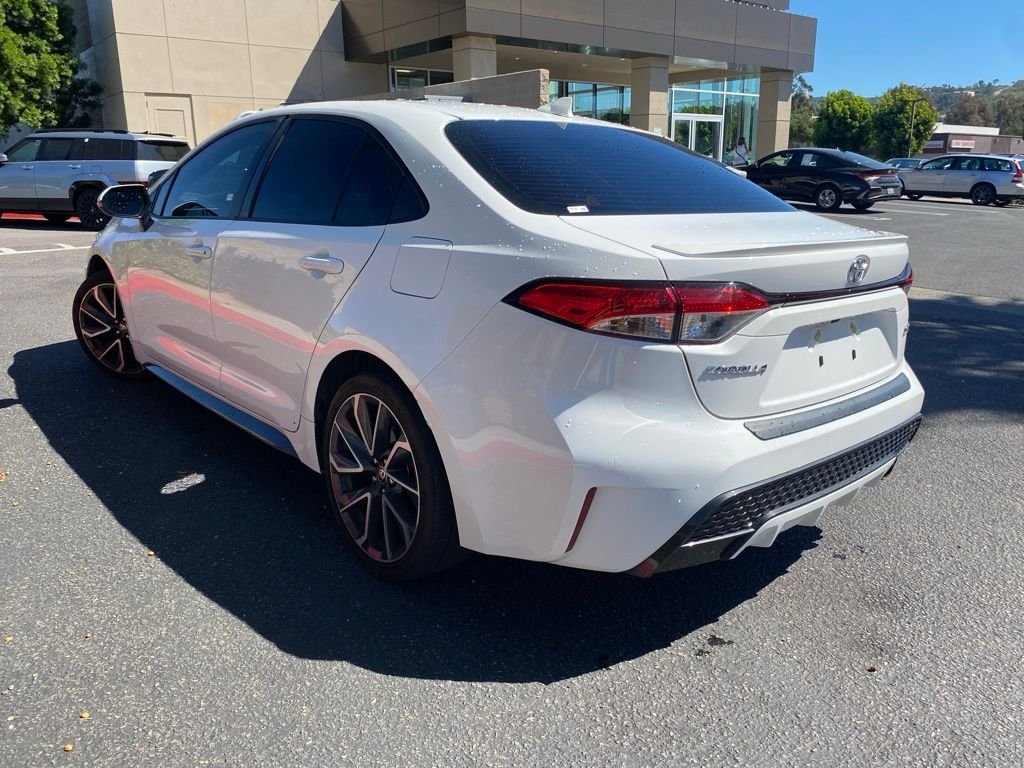 Used 2022  Toyota SE image 5