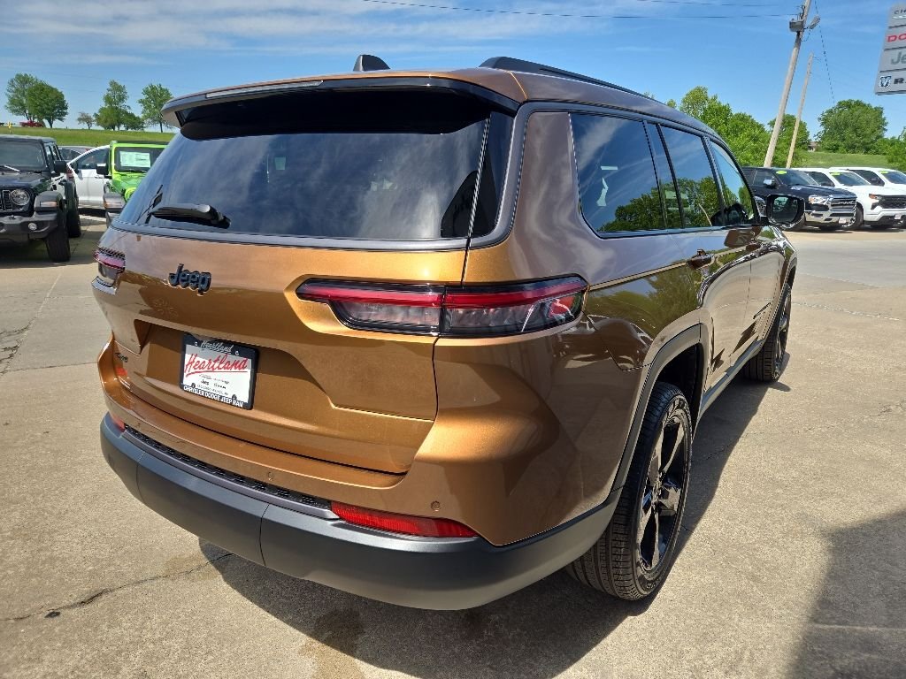 New 2026 Copper Shino Metallic Clear-Coat Exterior Paint Jeep Limited image 10