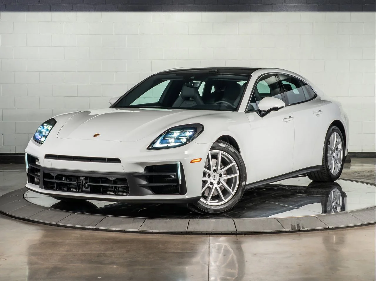 Used 2025 White Porsche  image 1