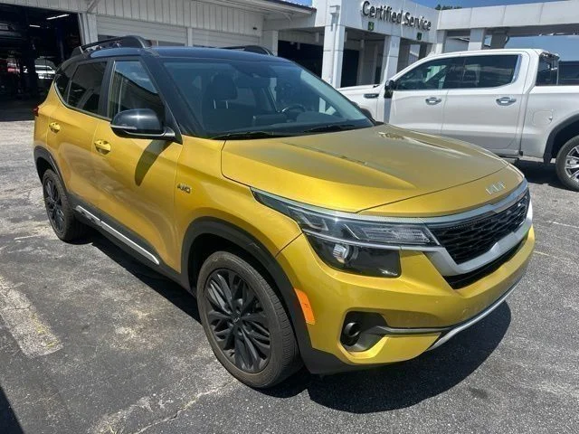 Used 2023 Yellow Kia Nightfall image 1