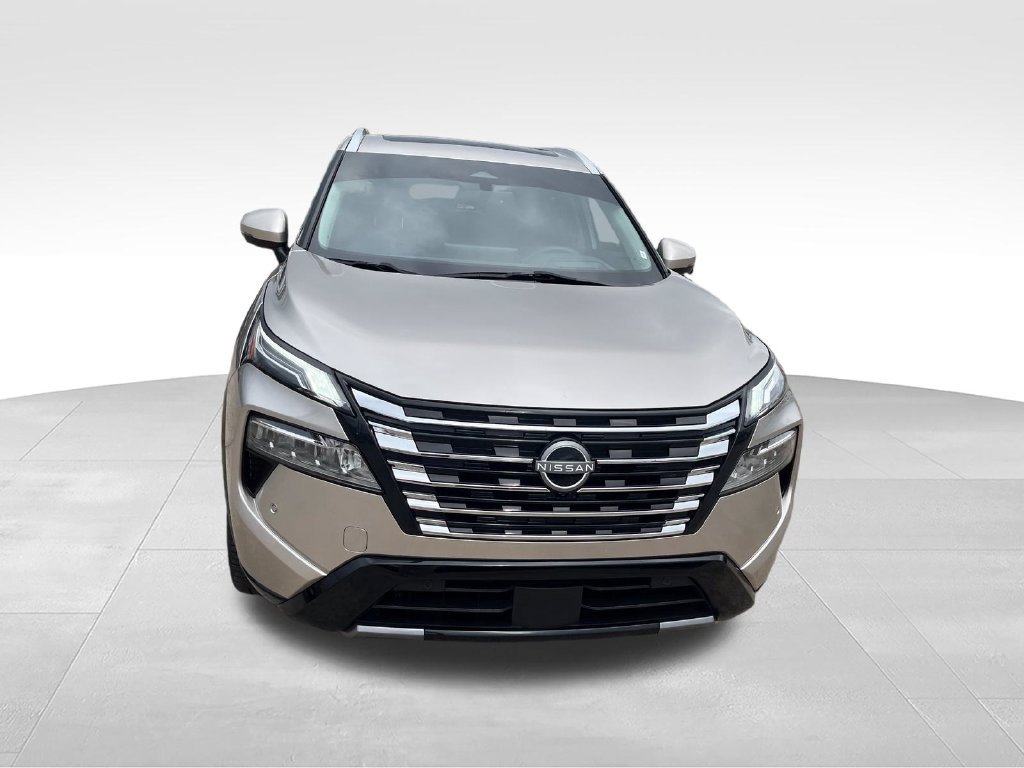Used 2024 Gold Nissan Platinum image 8