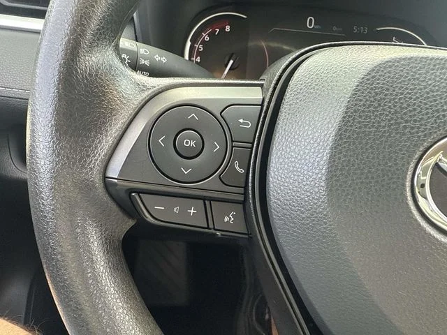 Used 2025  Toyota XLE image 28