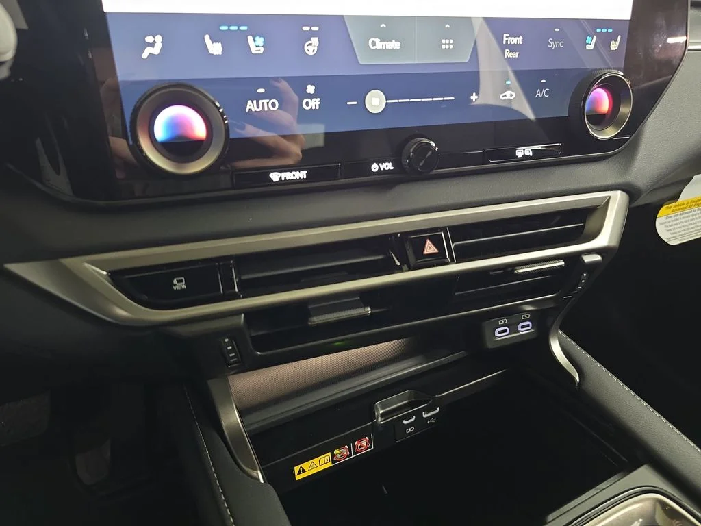 New 2026 Matador Red Mica Lexus PREMIUM image 23