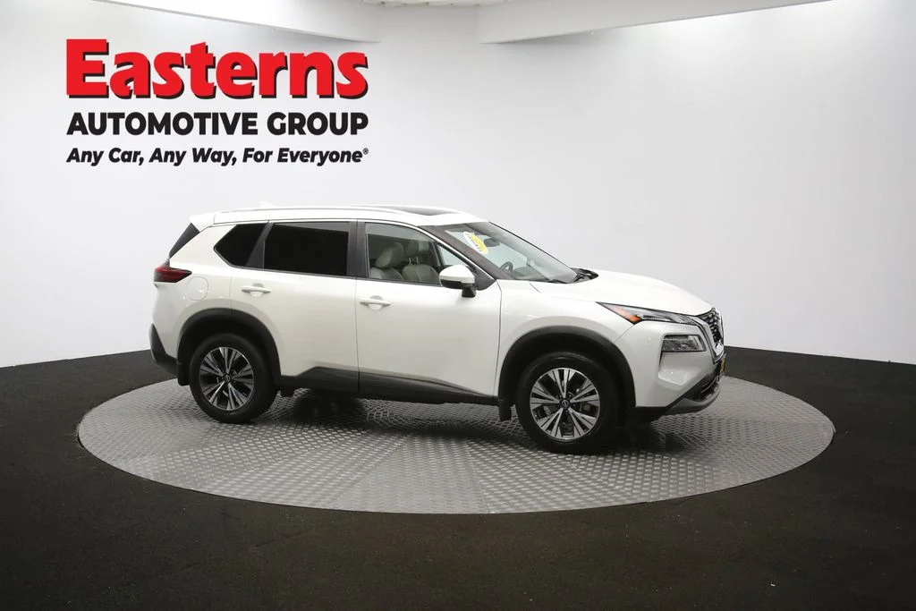 Used 2022 White Nissan SV image 48
