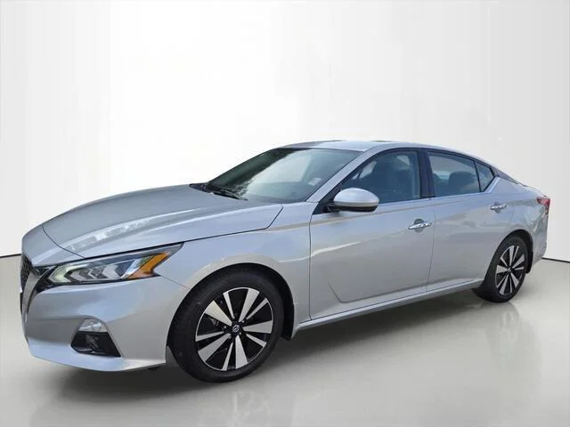 Used 2021 Brilliant Silver Metallic Nissan 2.5 SL image 9