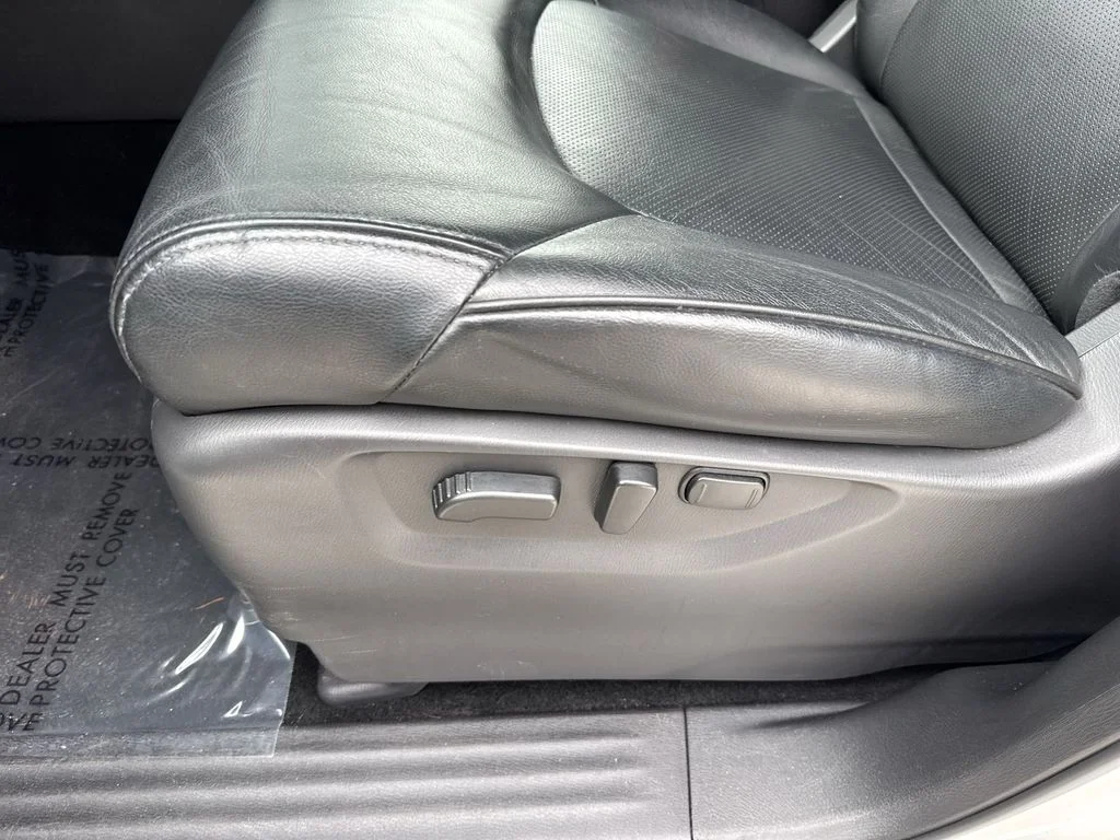Used 2024 Aspen White Nissan SL image 41