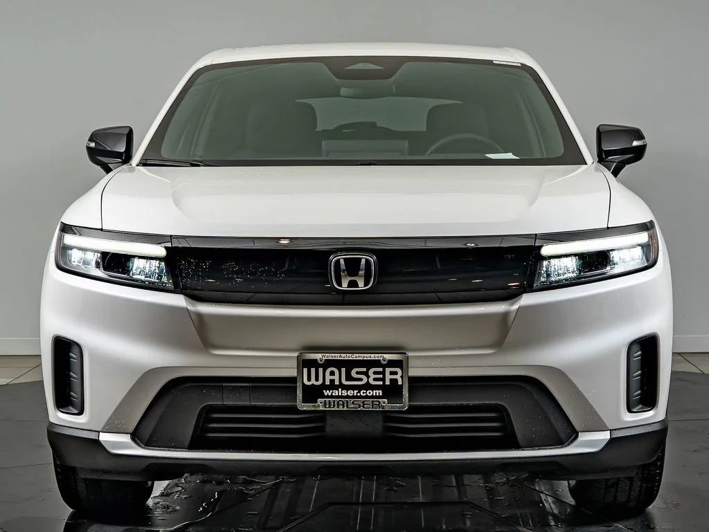 Used 2024 Snowfall Pearl Honda EX image 2