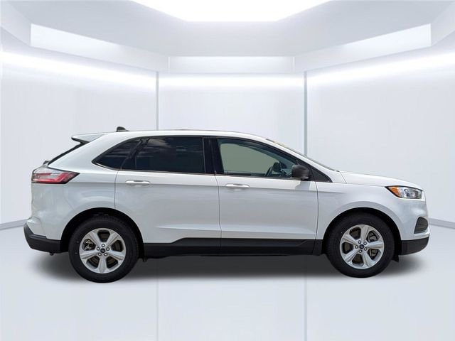 Used 2022 White Ford SE image 7