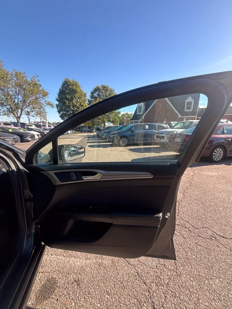 Used 2017 Gray Ford SE image 21