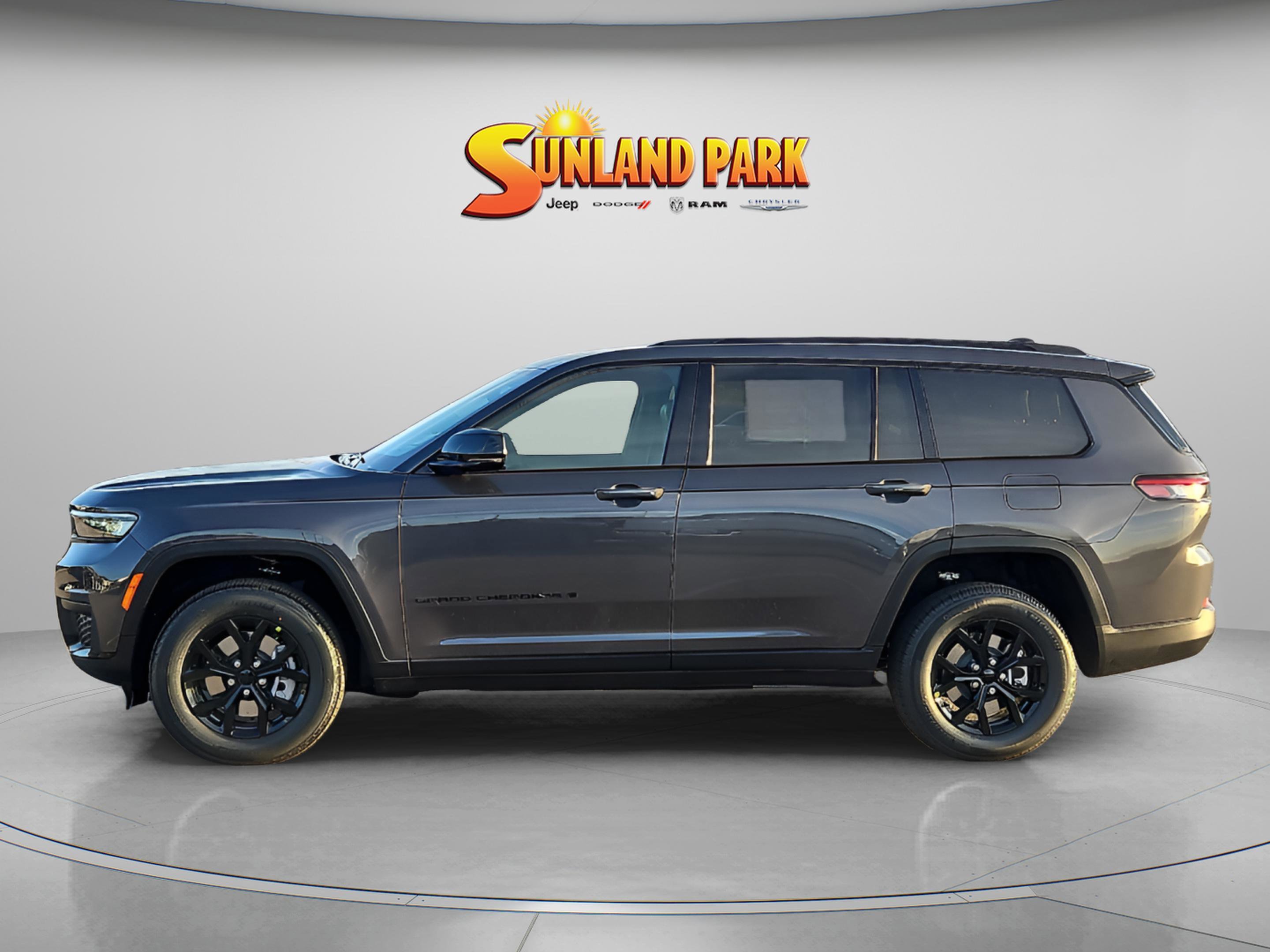 New 2025 Baltic Gray Metallic Clear-Coat Exterior Paint Jeep Altitude X image 3