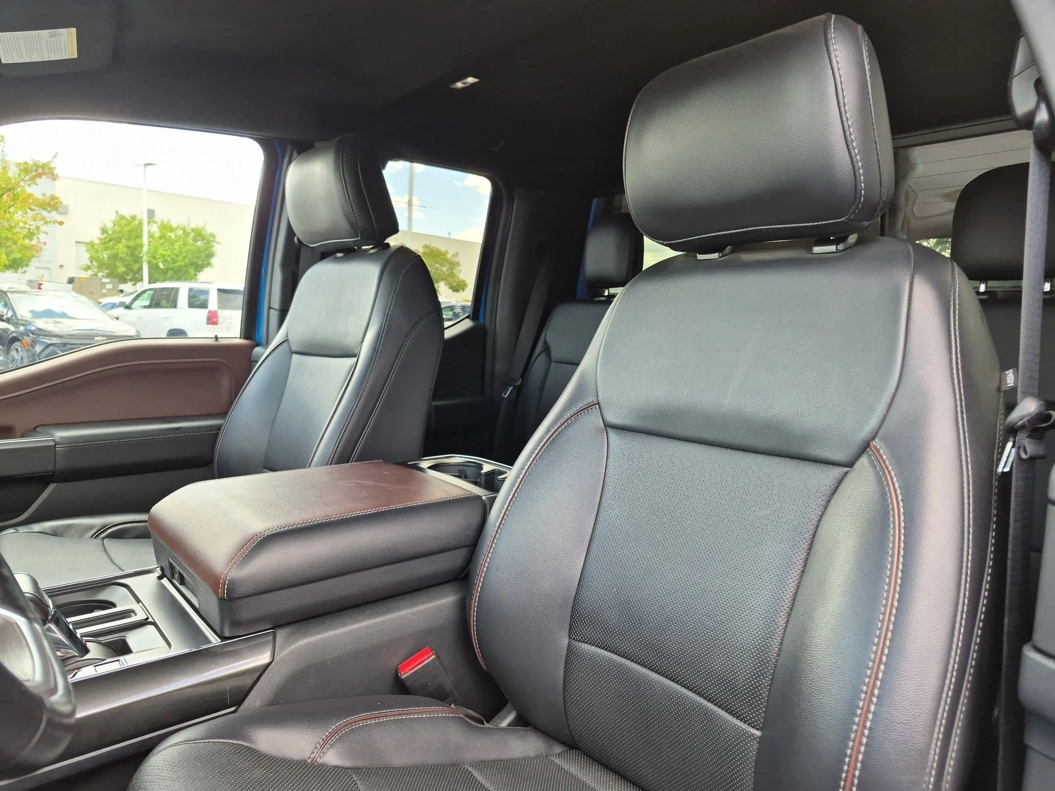 Used 2021 Blue Metallic Ford LARIAT image 25