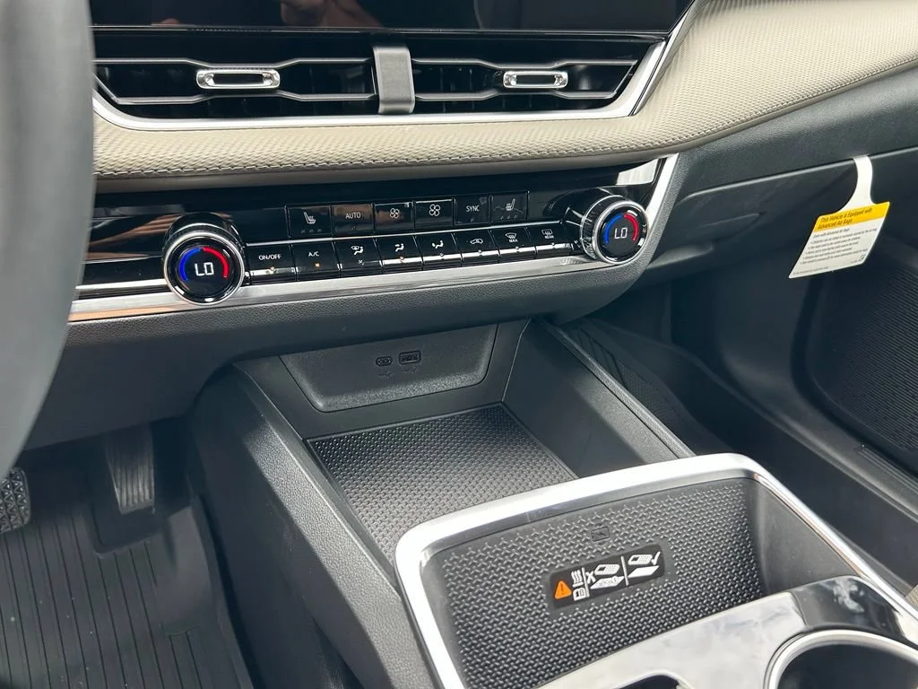 2027 Chevrolet Equinox LT - Photo 23