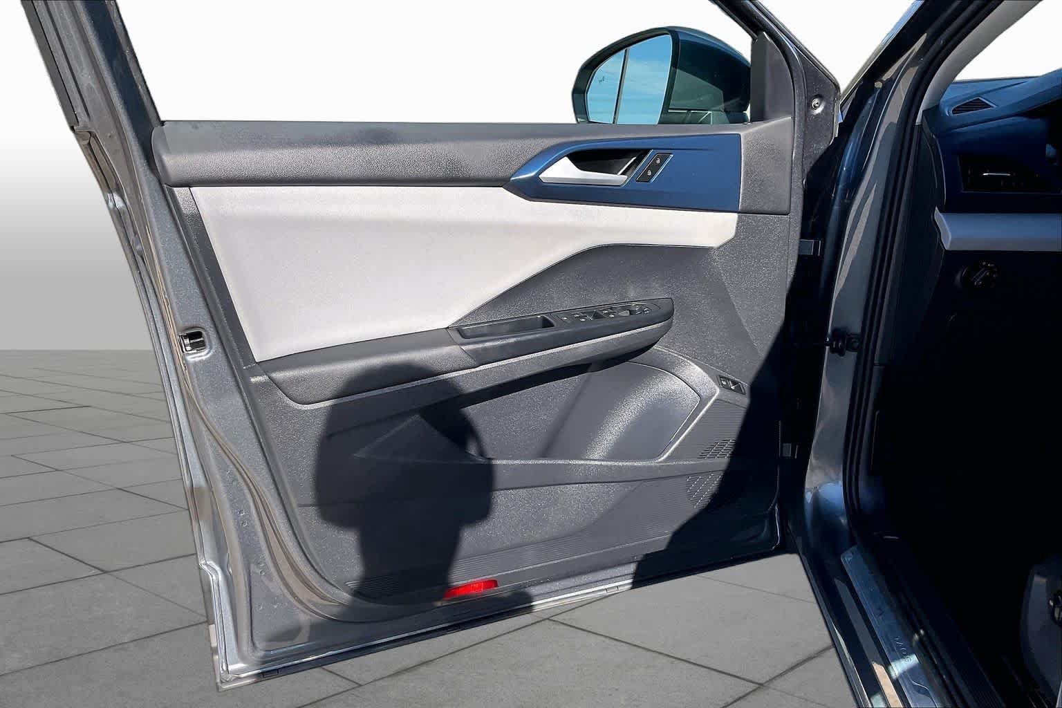Used 2022 Platinum Gray Metallic Volkswagen SE image 21