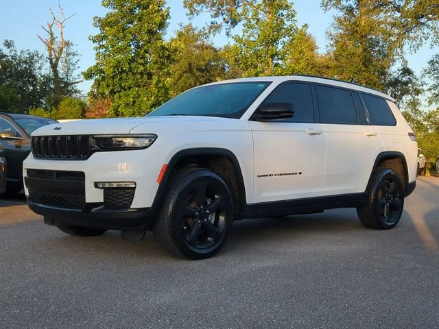 Used 2023 White Jeep Limited image 2