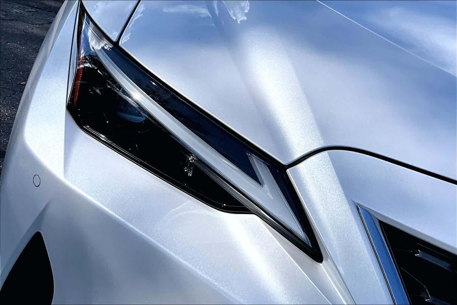Used 2025 Eminent White Pearl Lexus  image 28