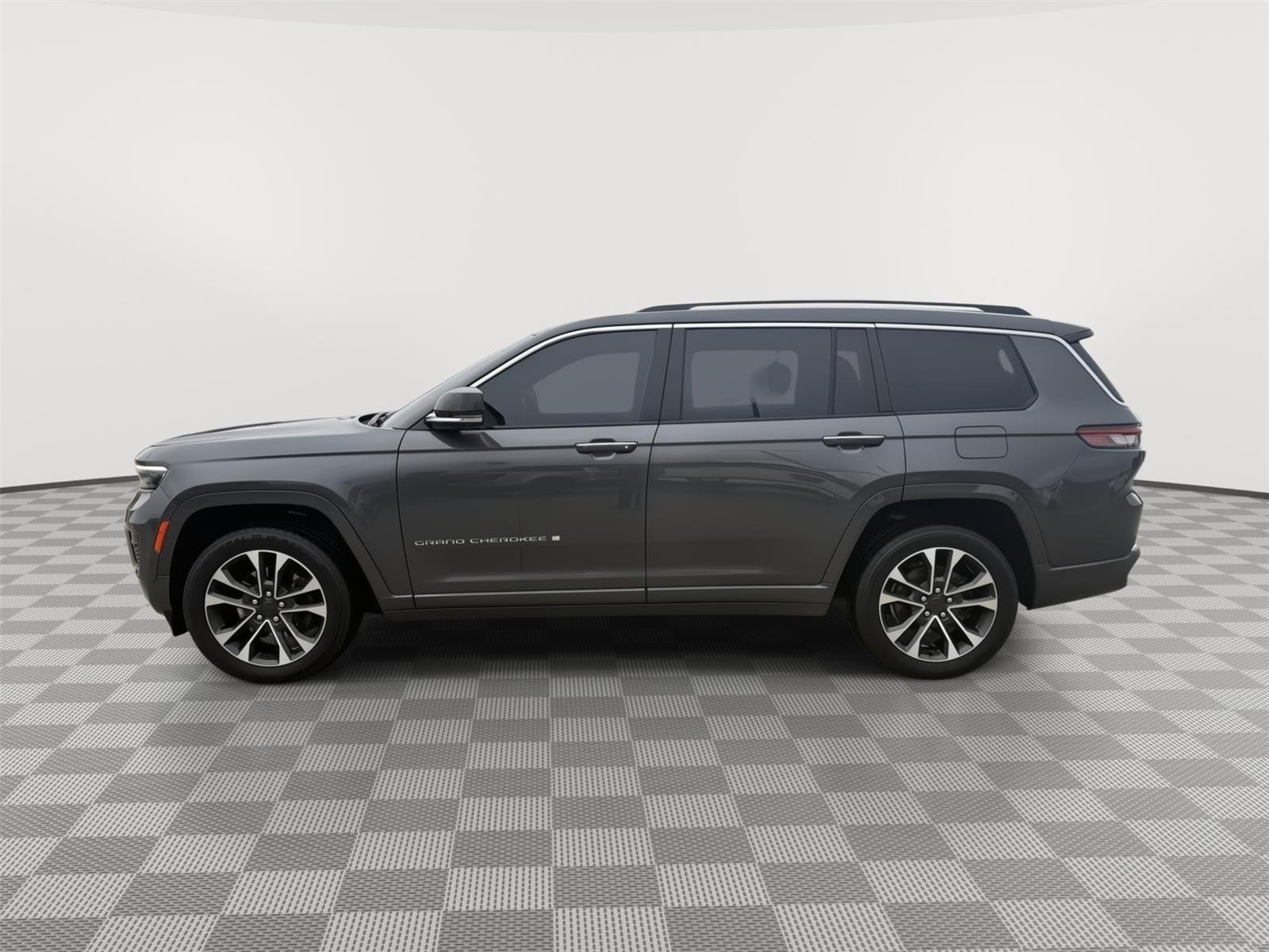 Used 2021 Baltic Gray Metallic Clearcoat Jeep Overland image 4