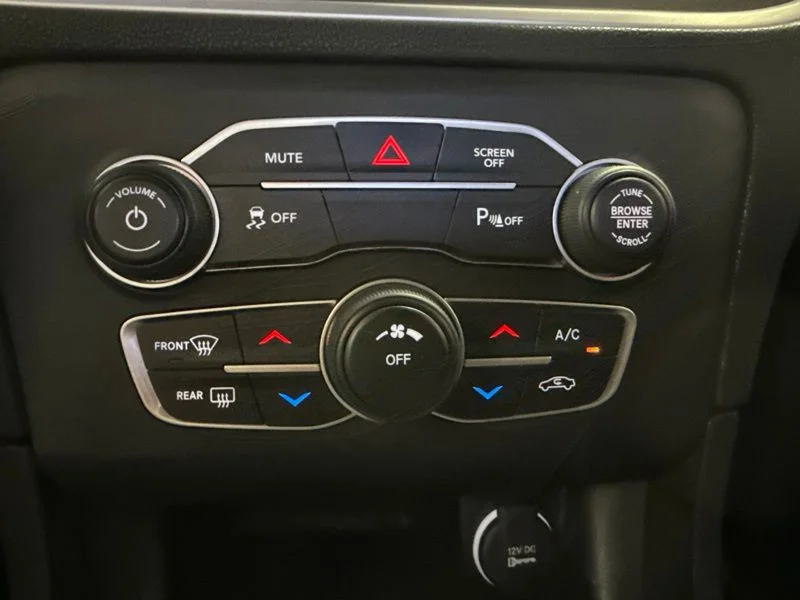 Used 2021 Black Dodge SXT image 29