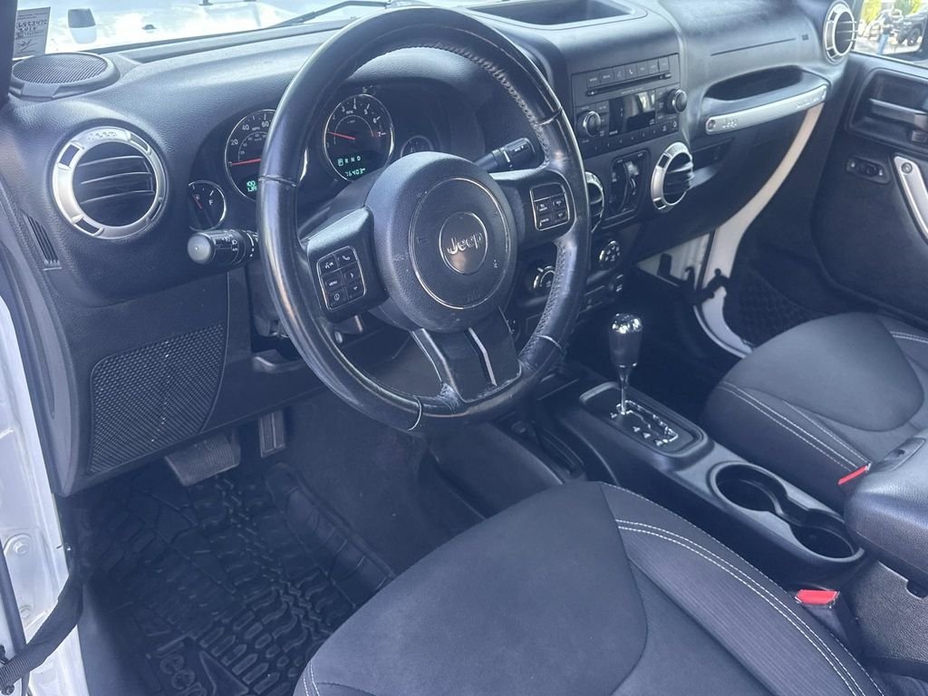 Used 2018 White Jeep Unlimited Sahara image 2