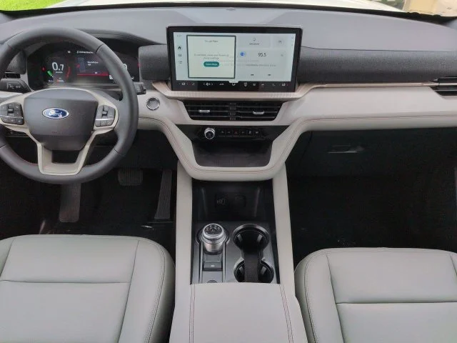 New 2027 Star White Metallic Tri-Coat Ford Active image 17