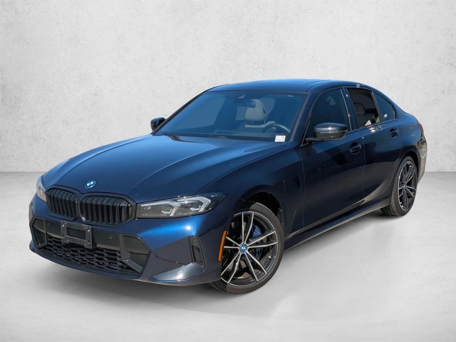 2024 BMW 3 Series 330e xDrive Sedan's photo