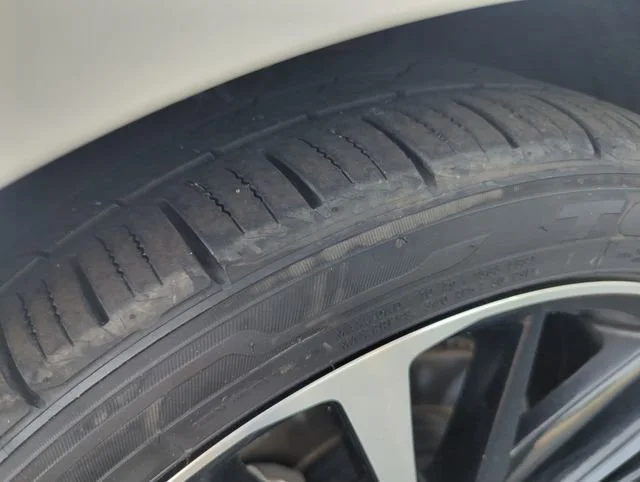 Used 2019 Off-white Toyota XSE V6 image 33