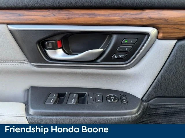 Used 2018 Red Honda Touring image 17
