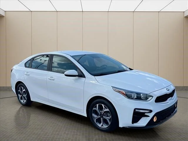 Used 2020 White Kia LXS image 2