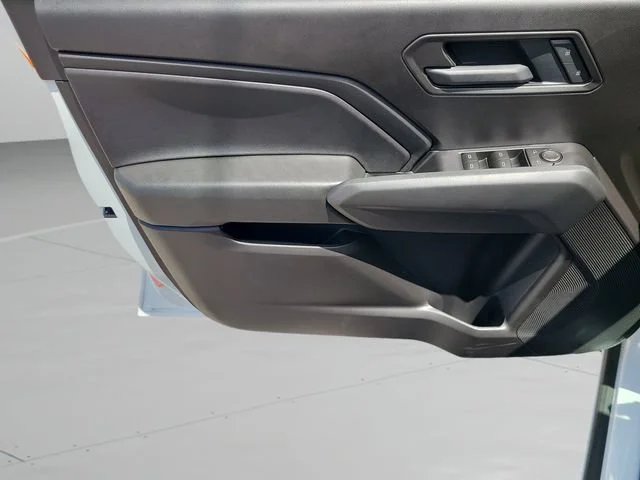 New 2026 Summit White Chevrolet WT image 18