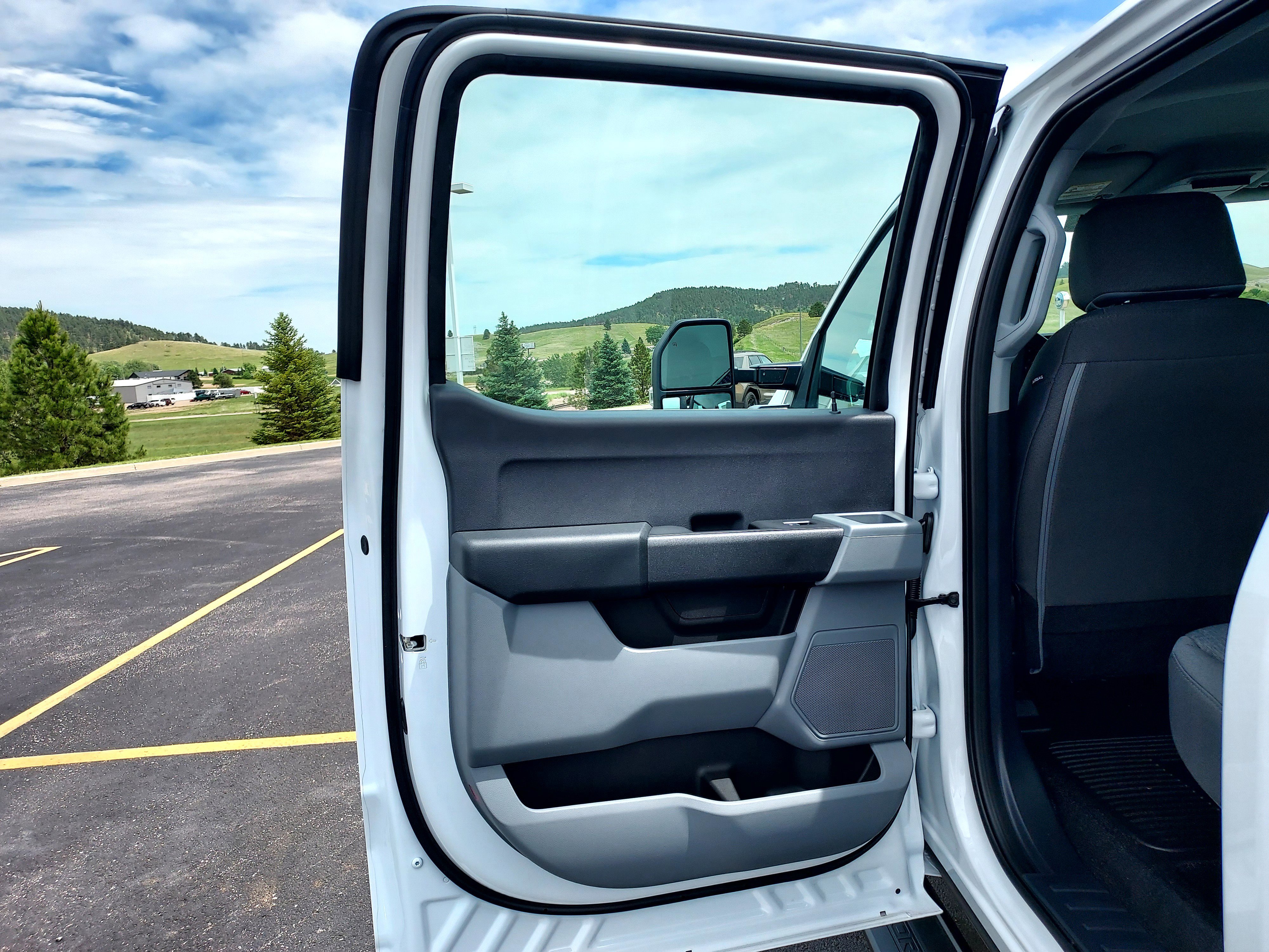 New 2026 Oxford White Ford XL image 16