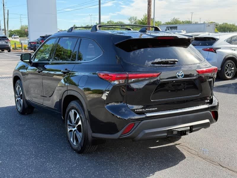 Used 2022 Midnight Black Metallic Toyota Hybrid XLE image 5