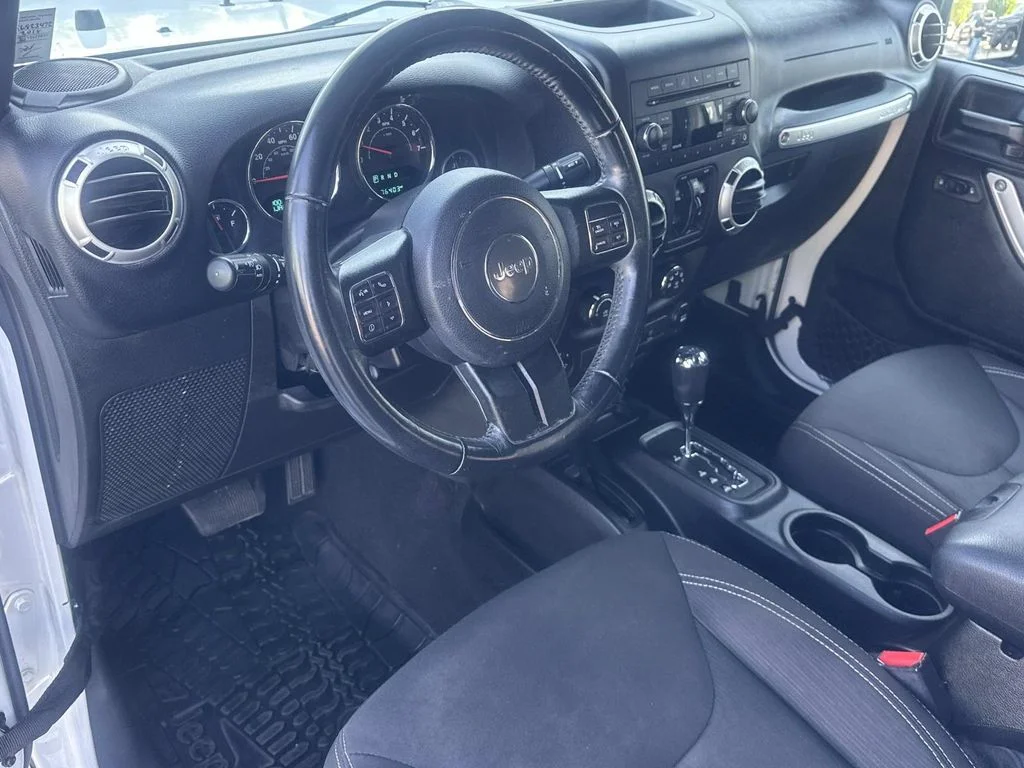 Used 2018 White Jeep Unlimited Sahara image 2